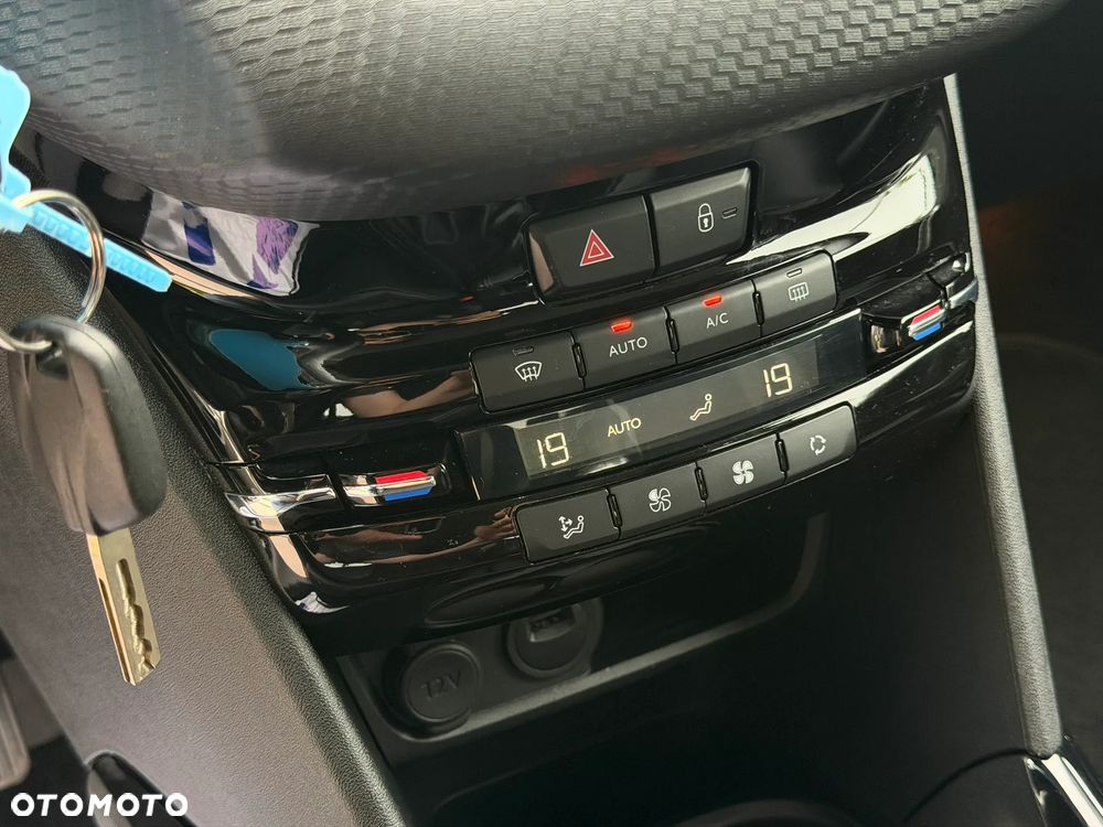 Peugeot 2008 1.2 PureTech Allure S&S - 25