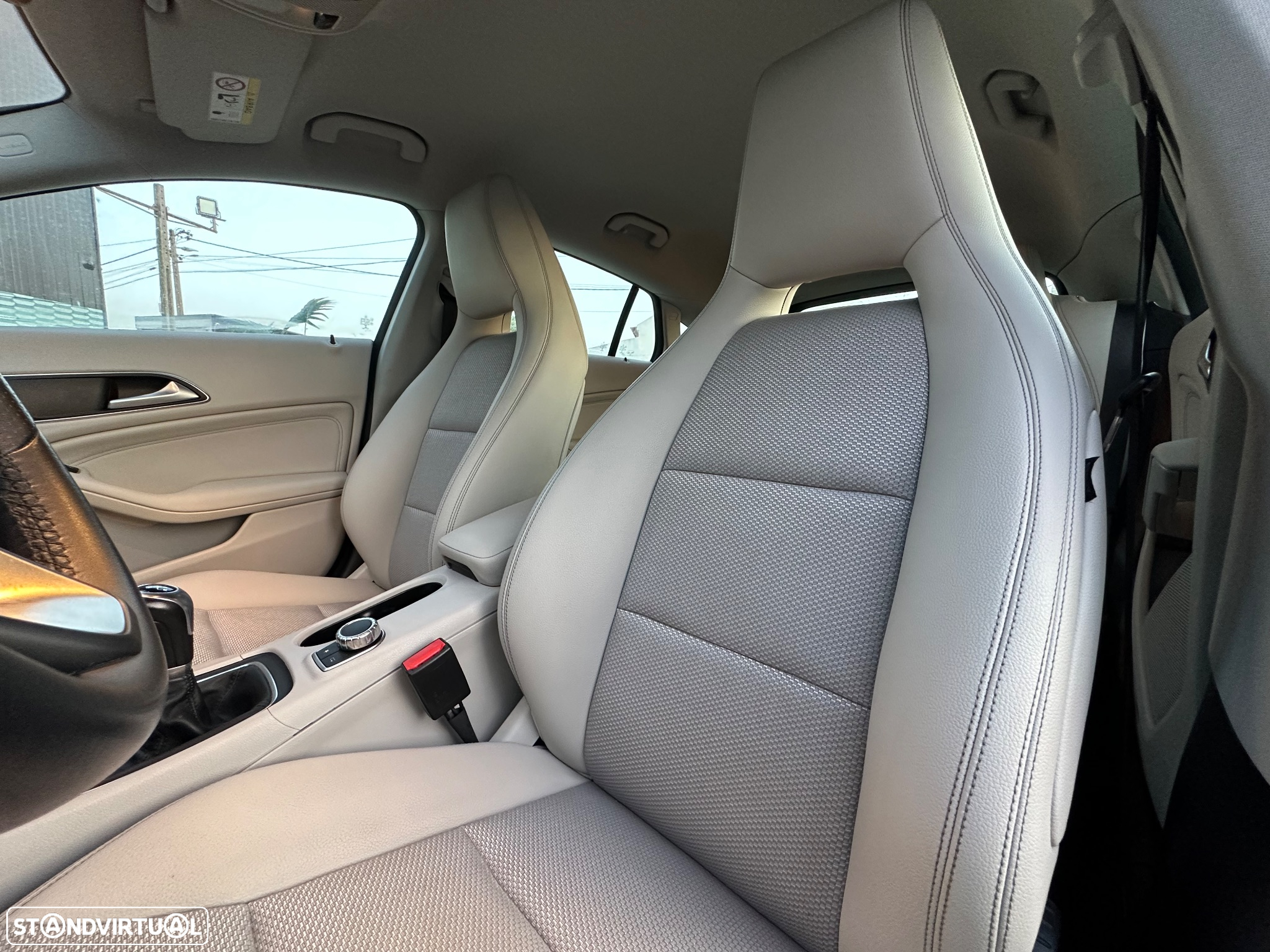 Mercedes-Benz CLA 180 d Shooting Brake - 11