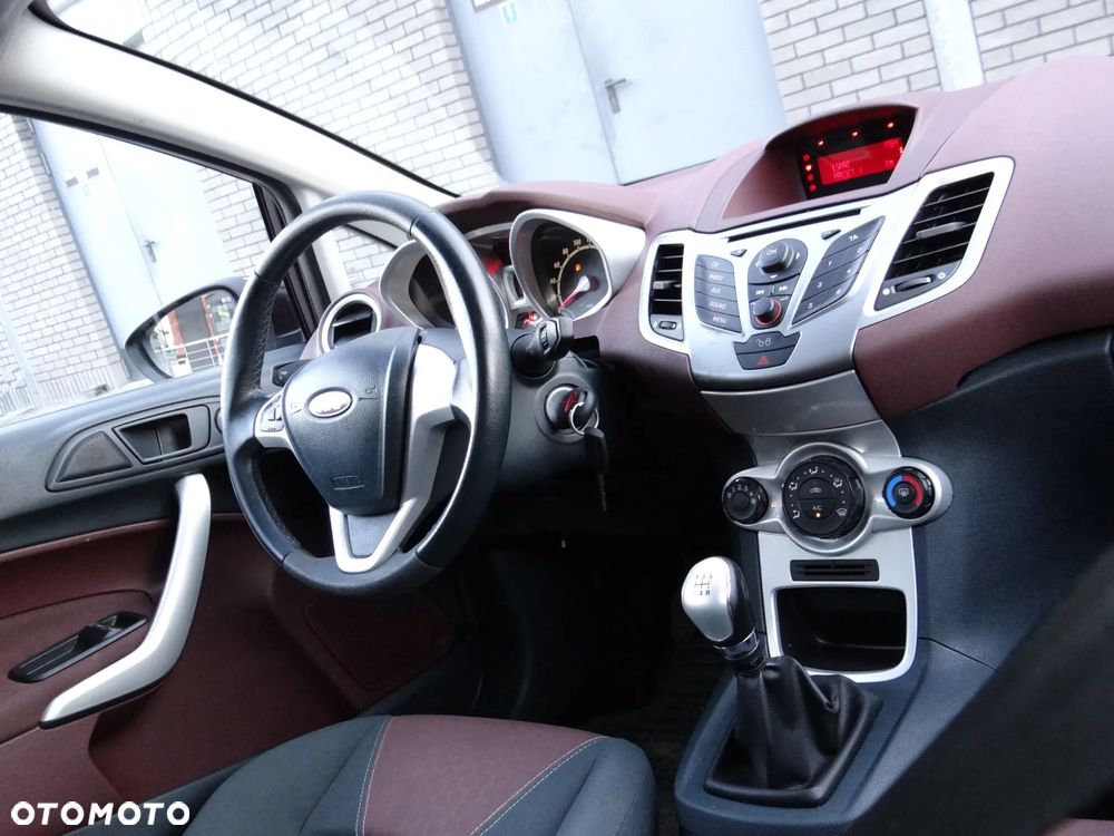 Ford Fiesta 1.25 Ambiente - 33