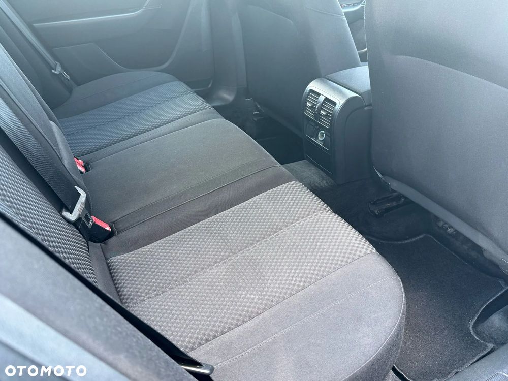 Volkswagen Passat 1.6 TDI Comfortline - 19