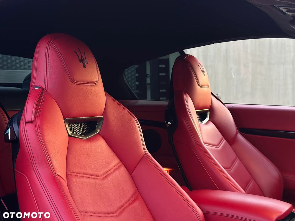 Maserati GranTurismo S - 11