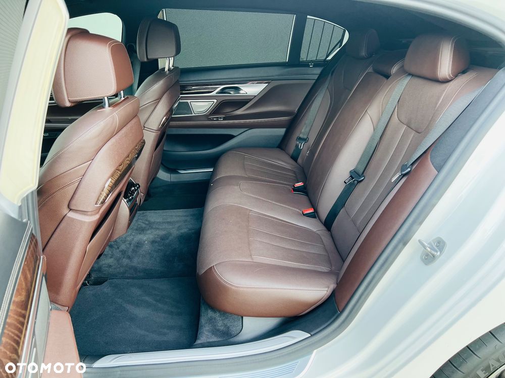 BMW Seria 7 740Li - 9