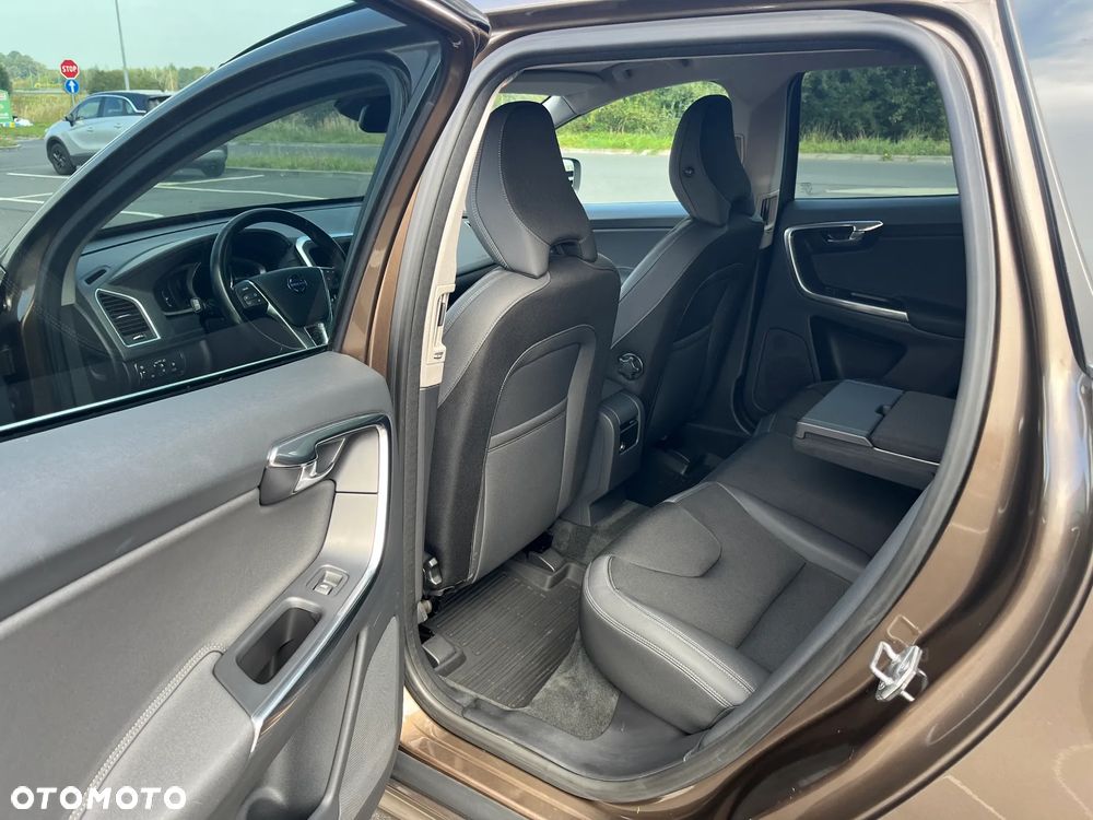 Volvo XC 60 2.4D AWD Momentum - 9