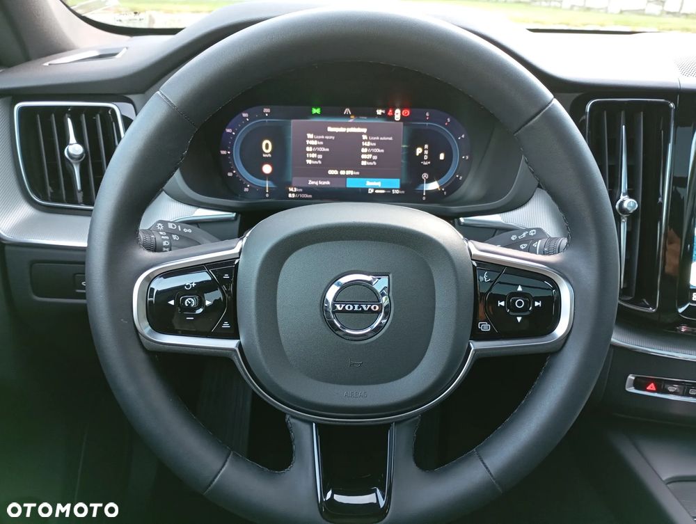 Volvo XC 60 B4 D AWD Ultimate Dark - 18