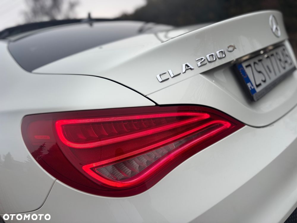 Mercedes-Benz CLA 200 7G-DCT AMG Line - 27