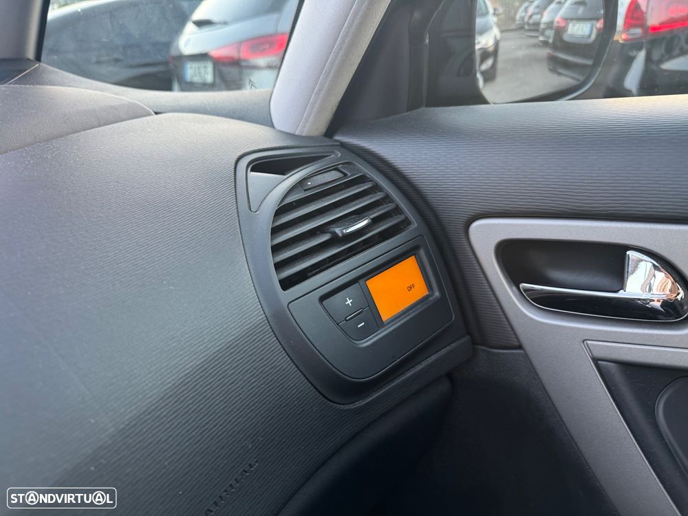 Citroën C4 Picasso 1.6 HDi Exclusive 135g - 23