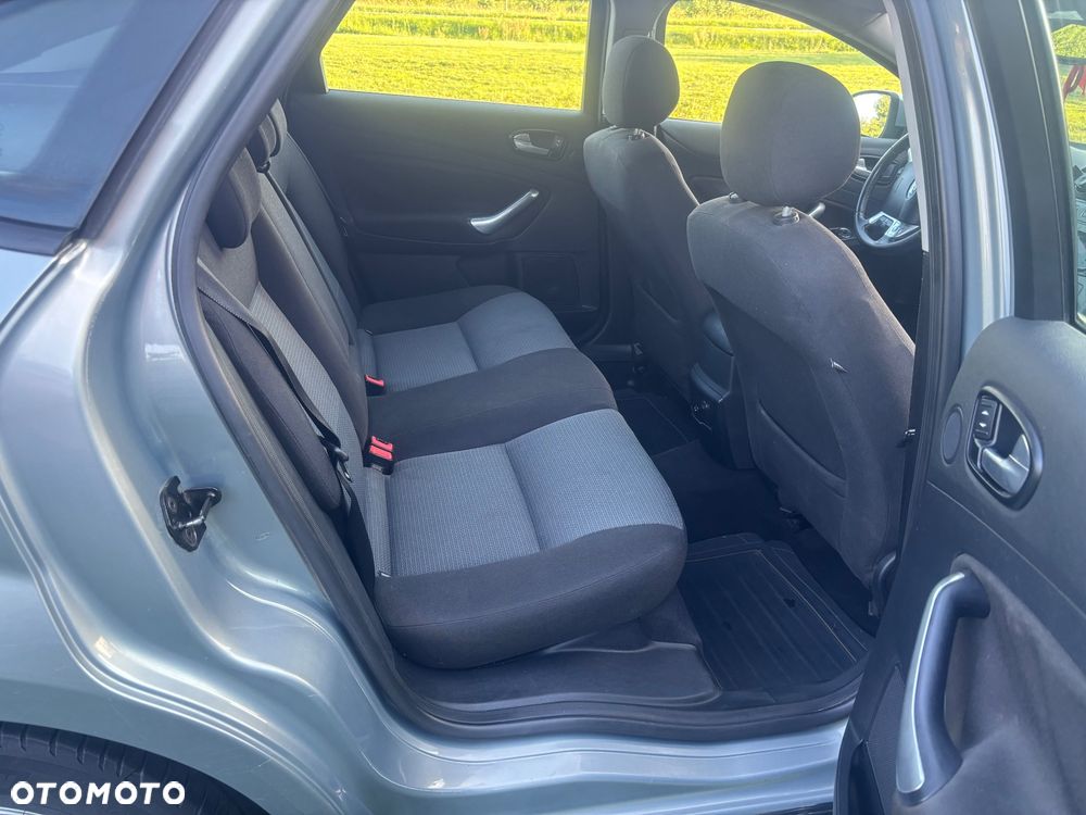 Ford Mondeo - 25