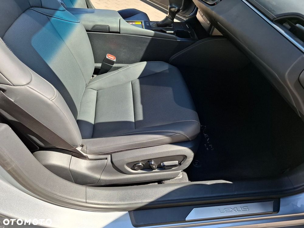 Lexus ES 300h Business Edition - 19