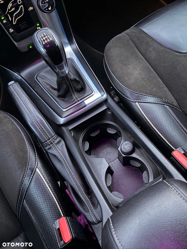 Volvo V40 - 22
