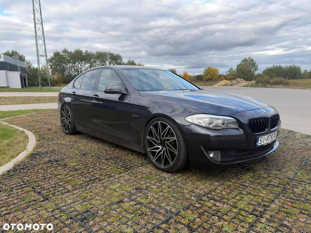 BMW 5 Series 2012 photo 2