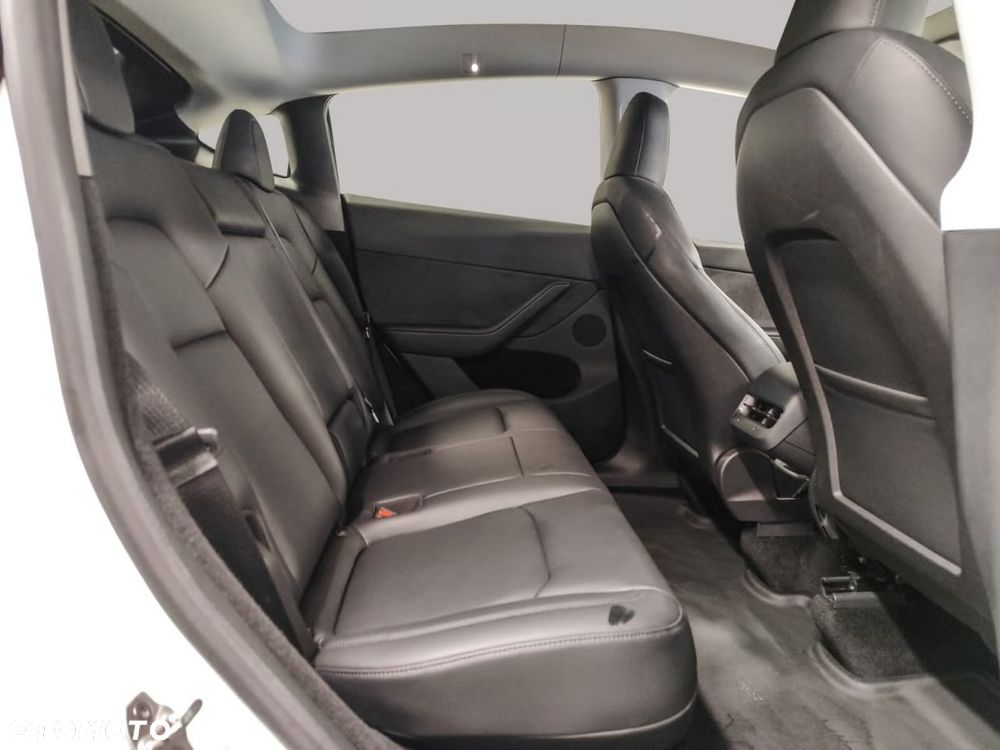 Tesla Model Y Performance Dual Motor AWD - 34