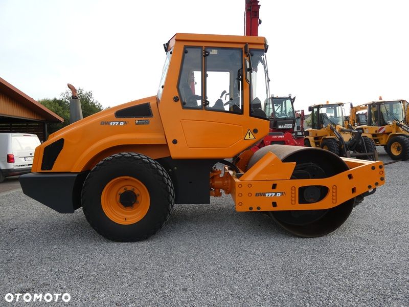 Bomag BW177D-4 / Walec Drogowy Guma - Stal / z Niemiec / 2600mtg / - 5