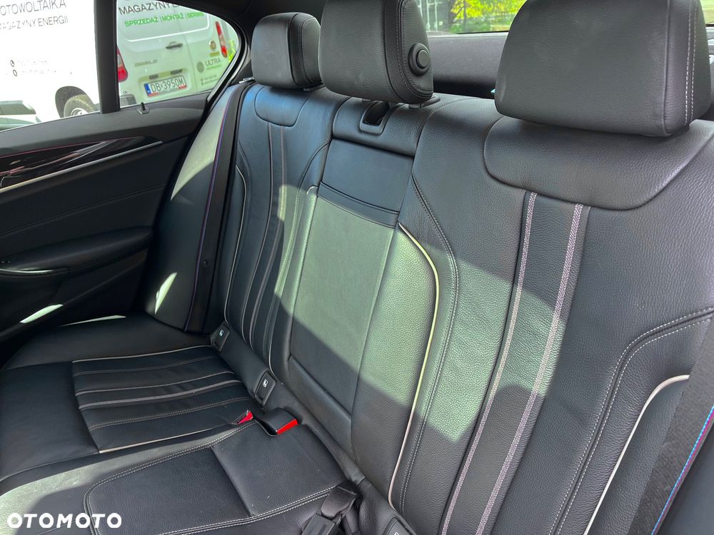 BMW Seria 5 M550i xDrive - 10