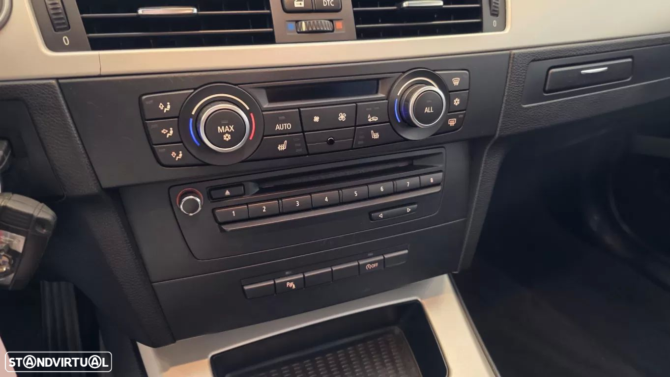 BMW 318 d Touring Navigation Sport - 35