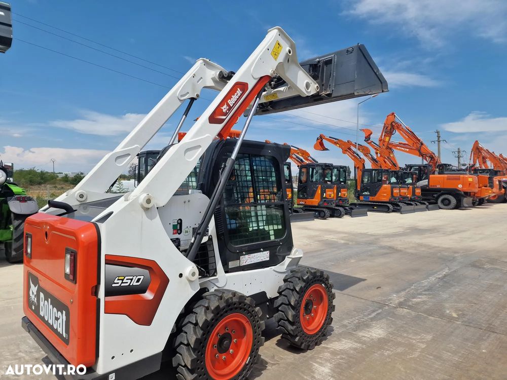 Bobcat S510, ANVELOPE PLINE, USA CABINA, AER CONDITIONAT, ridica 810kg, motor 55CP Kubota, Masa operatinalal 2,8t, L 3,4m x latime 1,75m x inaltime 1,95m, cupa 1mc, posibilitate leasing 41.900 EUR+Tva - 4