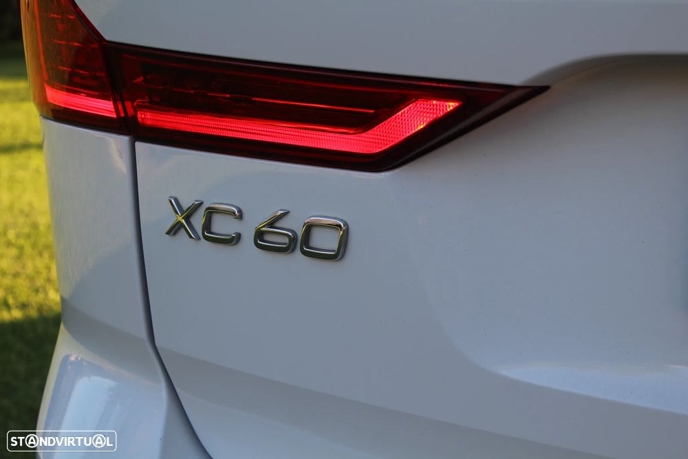 Volvo XC 60 2.0 T8 PHEV R-Design AWD - 8