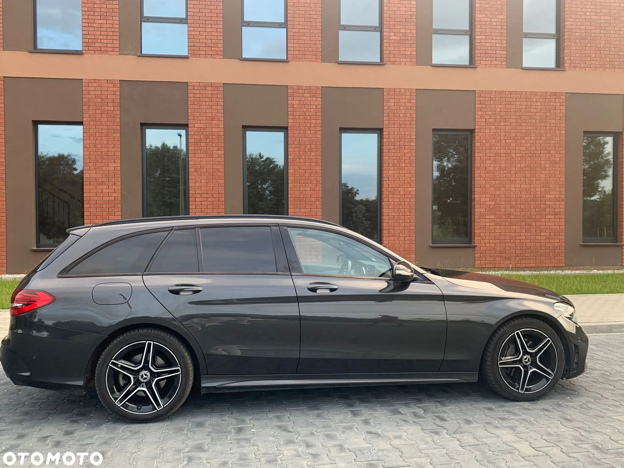 Mercedes-Benz Klasa C 220 d T 9G-TRONIC AMG Line - 3