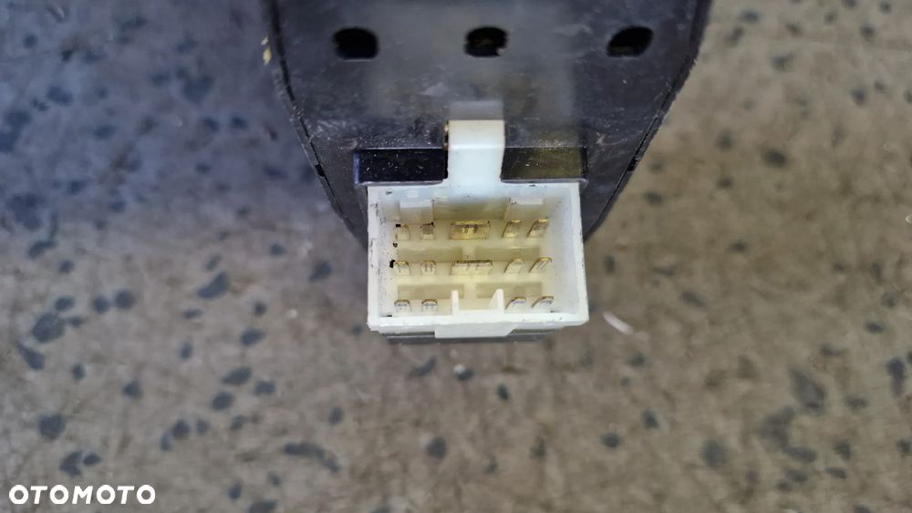 KIA SHUMA II PRZEŁĄCZNIK SZYB 473491-1000 - 3