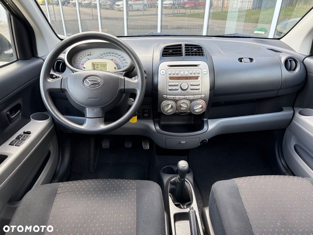 Daihatsu Sirion 1.0 - 5