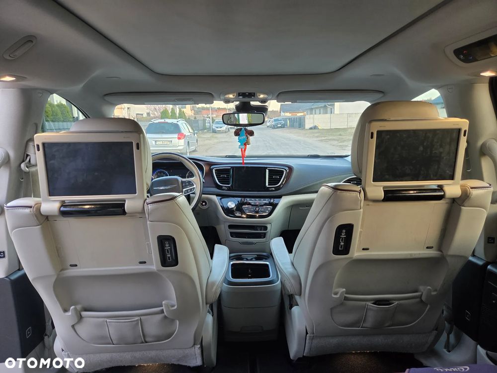 Chrysler Pacifica - 12