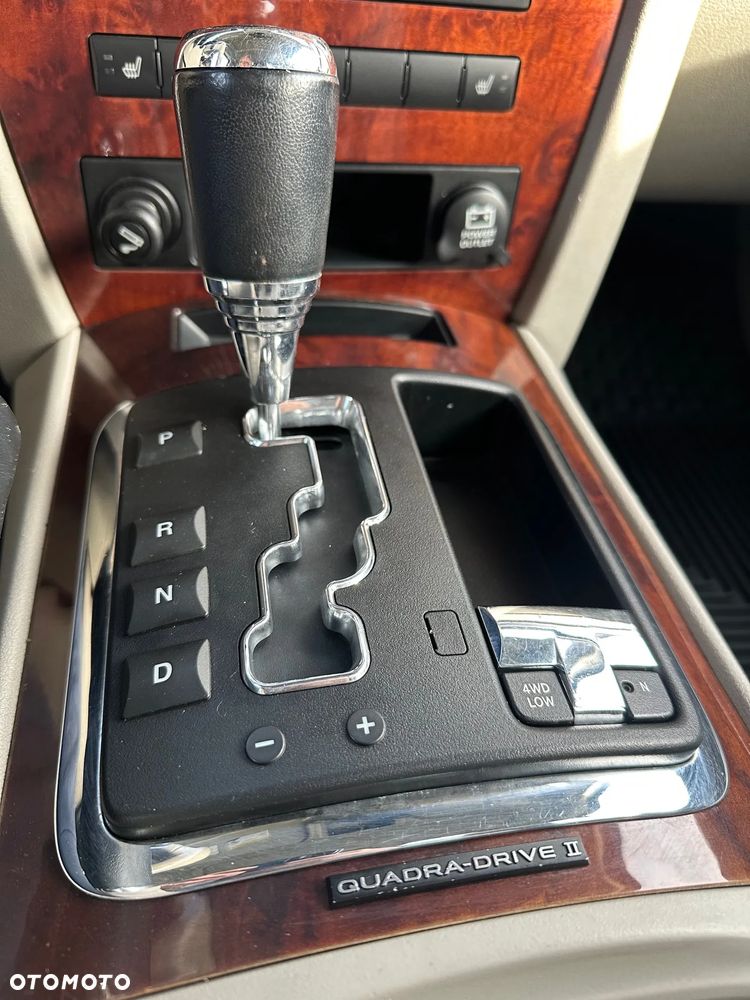 Jeep Commander 3.0 CRD Overland - 17