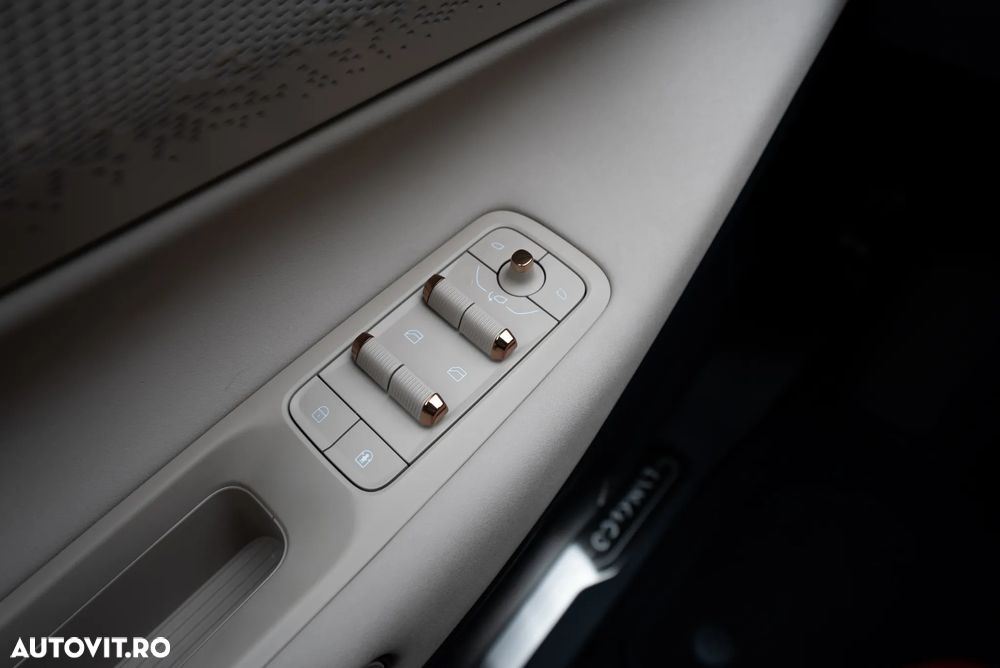 Lynk&Co 08 - 18