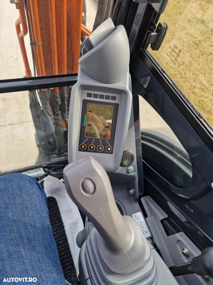 Hitachi 3,7t, ZX33U-6, cupla rapida+2 cupe excavare+cupa taluz, inst picon, Aer conditionat, lama nivelare, produs in JAPONIA, garantie 1an, posibilitate leasing-44.900 EUR+Tva - 5