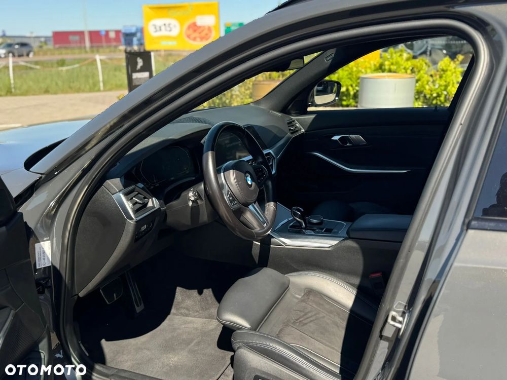 BMW Seria 3 330i xDrive M Sport sport - 35