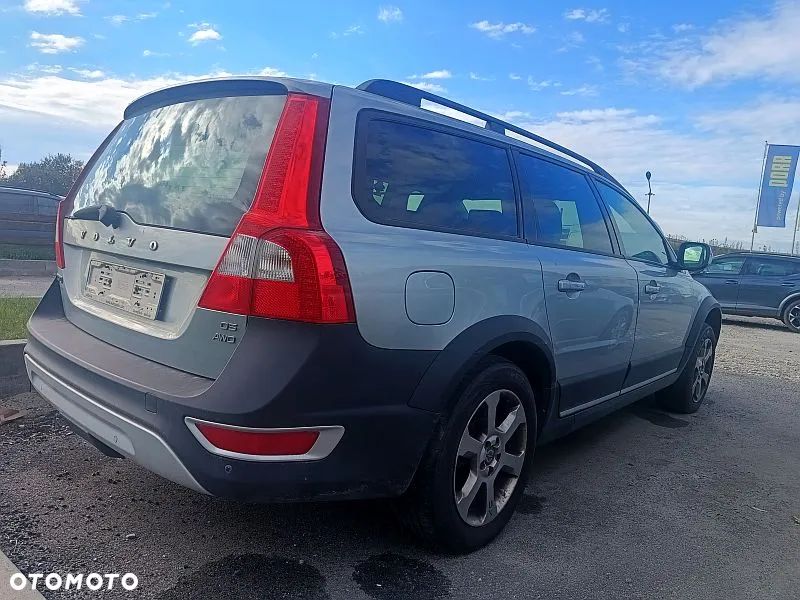 Volvo XC 70 D5 AWD Momentum - 4