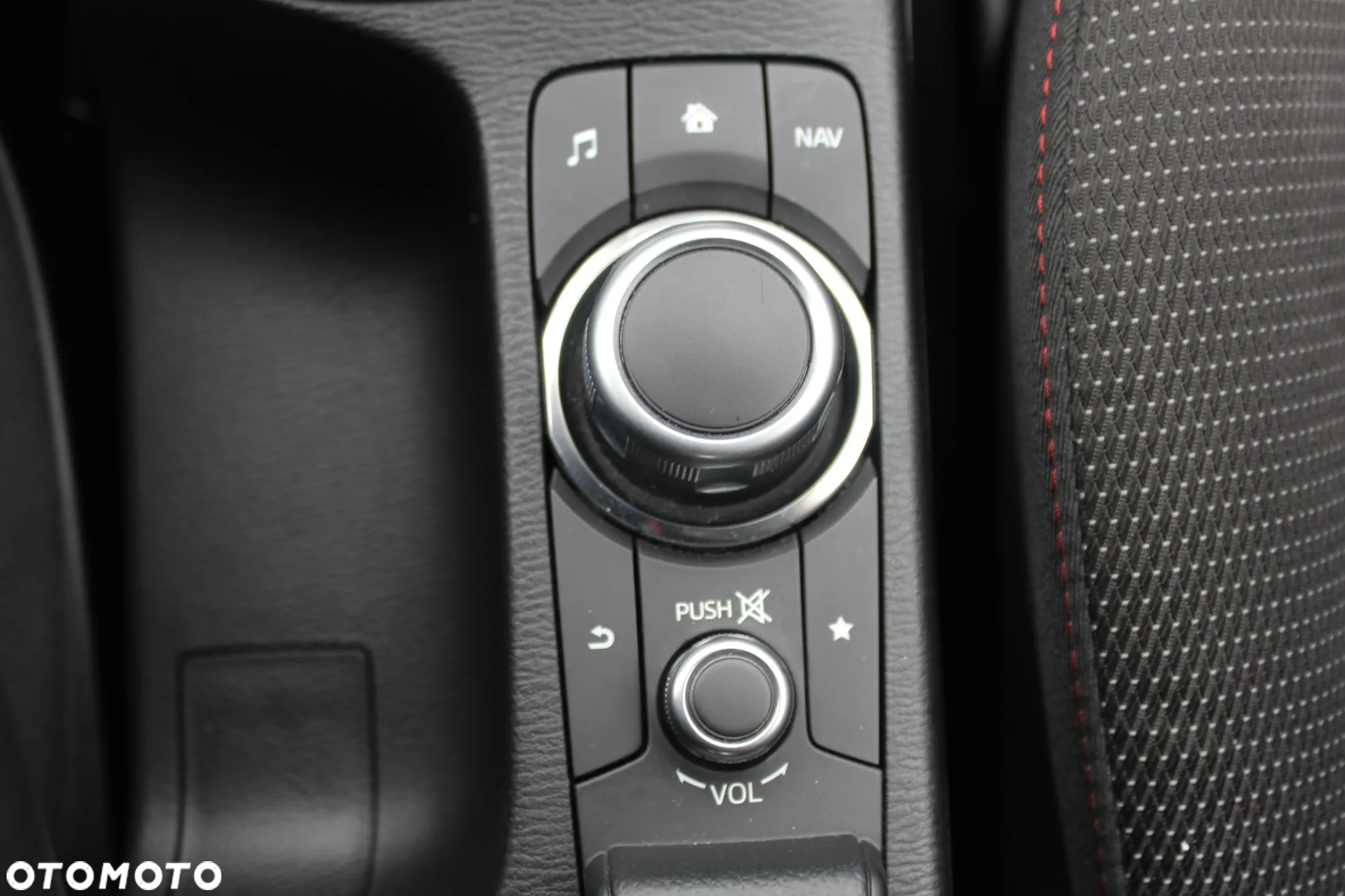 Mazda 2 SKYACTIV-G 90 Homura - 25