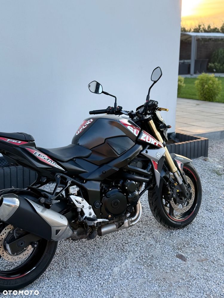Suzuki GSR - 4