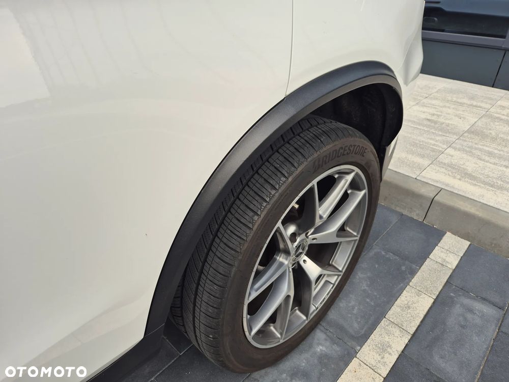 Mercedes-Benz GLC 300 4Matic 9G-TRONIC AMG Line Plus - 10
