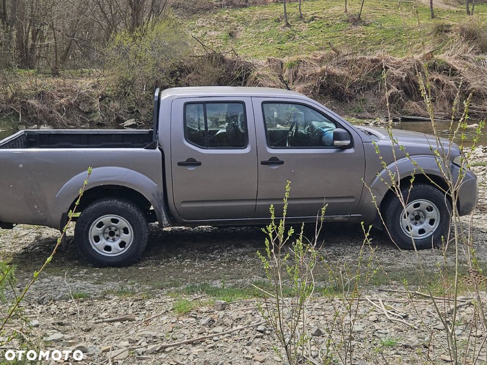 Nissan Navara 2.5 D XE - 8