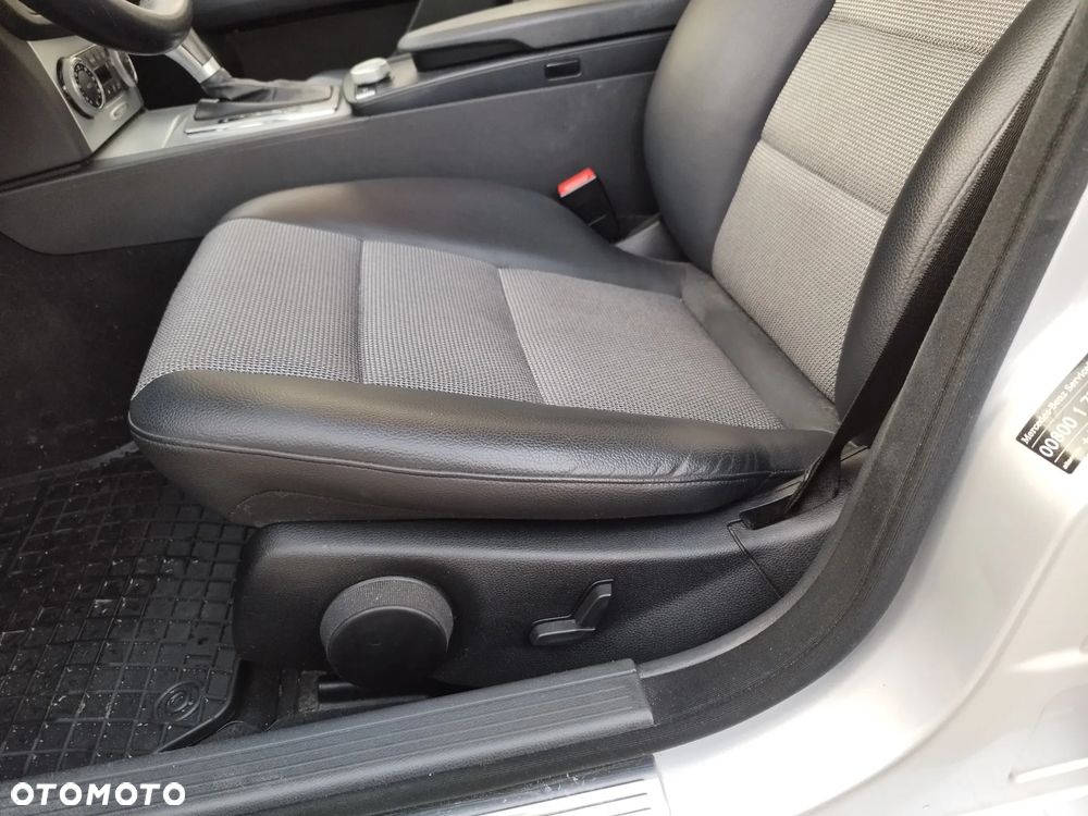 Mercedes-Benz Klasa C 200 CGI Automatik BlueEFFICIENCY Avantgarde - 30