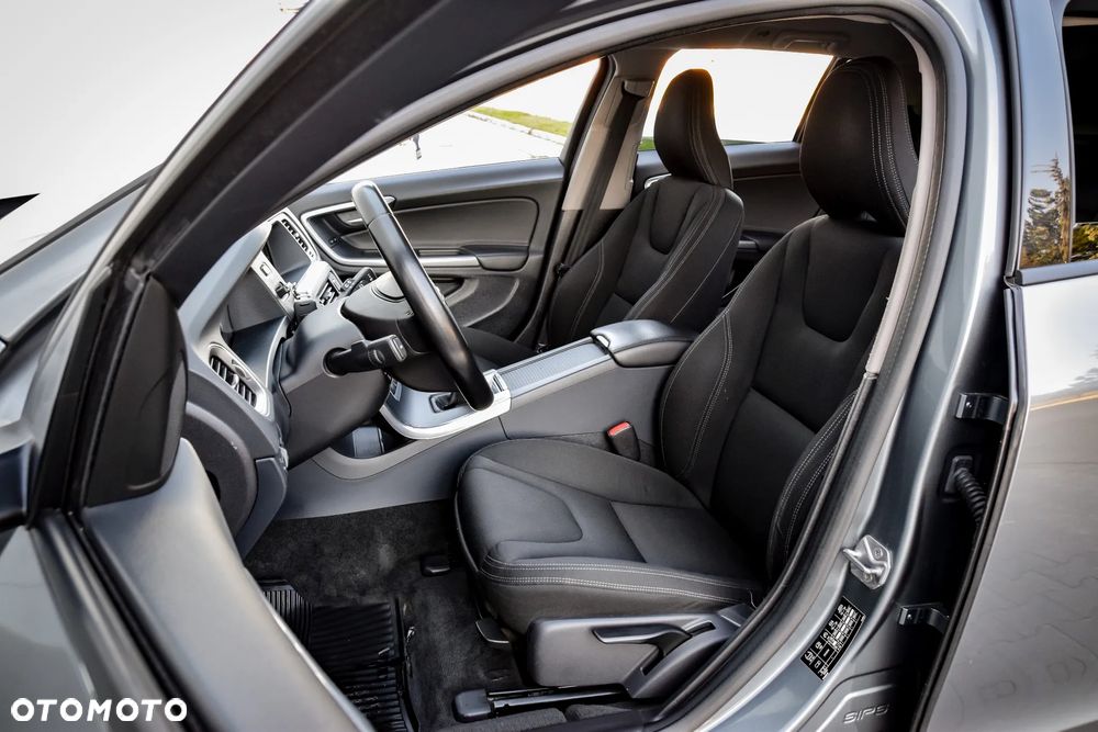 Volvo V60 D3 Drive-E Momentum - 6