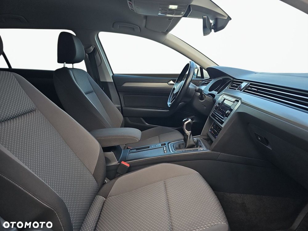 Volkswagen Passat - 13