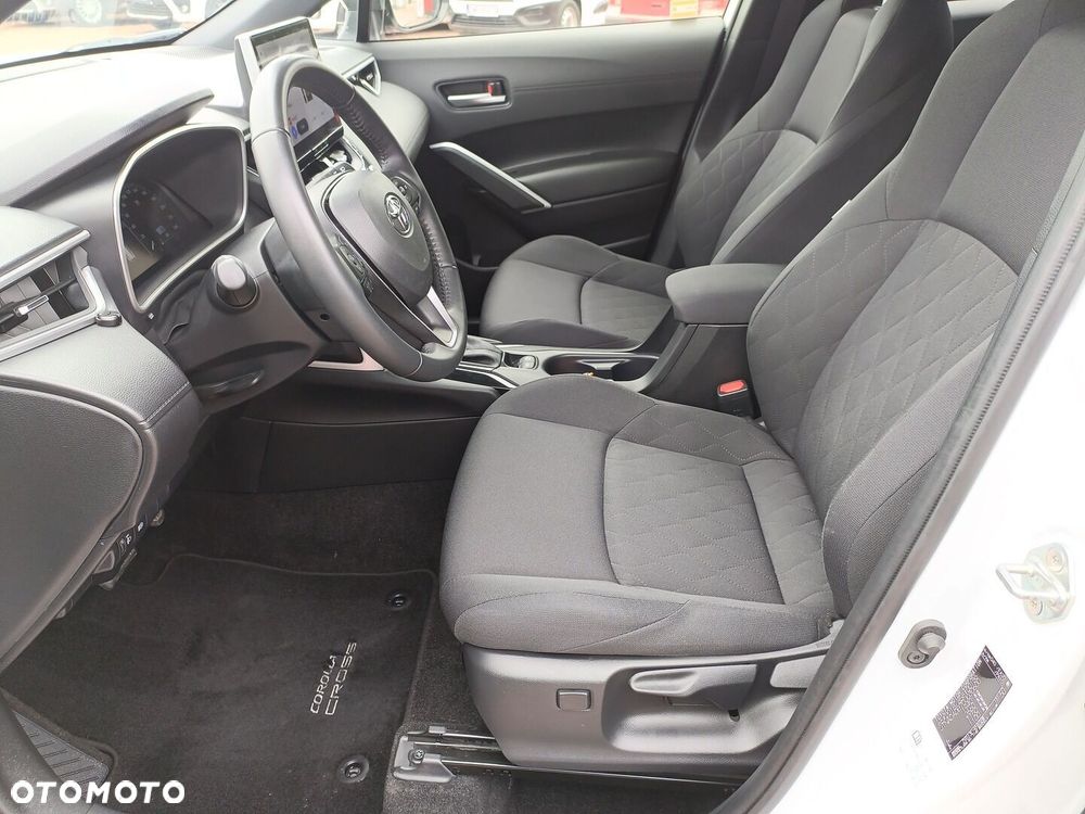 Toyota Corolla Cross - 12