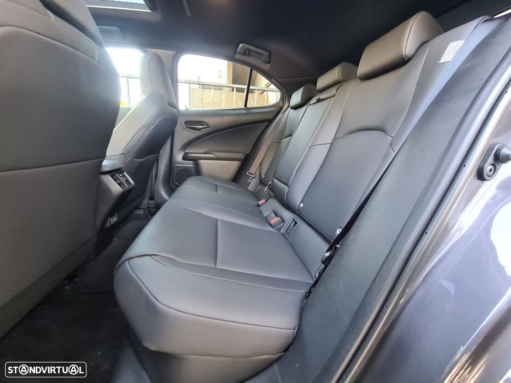 Lexus UX 250h Sport - 17