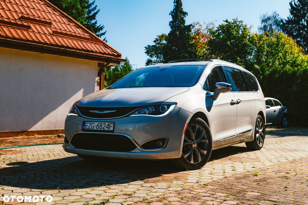 Chrysler Pacifica - 12