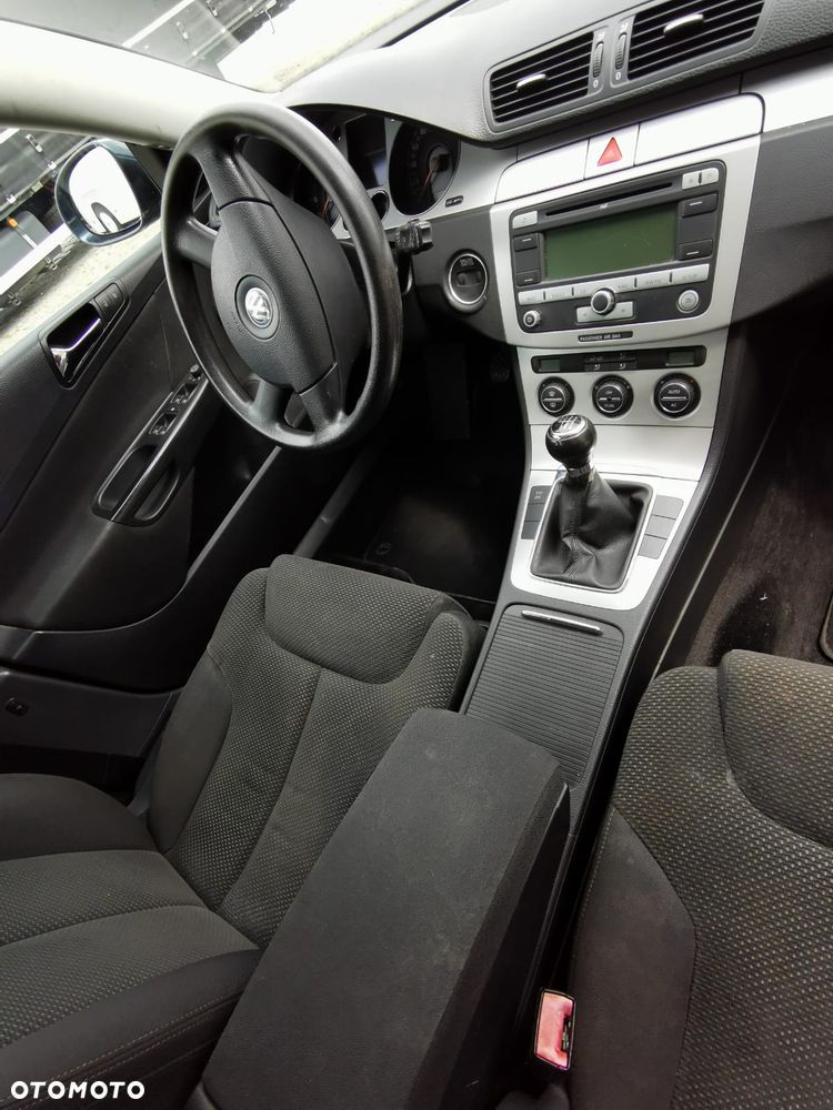 Volkswagen Passat - 22