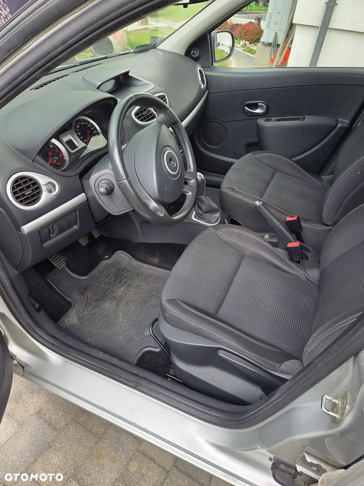 Renault Clio 1.2 16V Life - 9