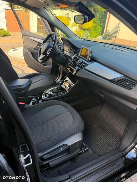 BMW Seria 2 216d - 10