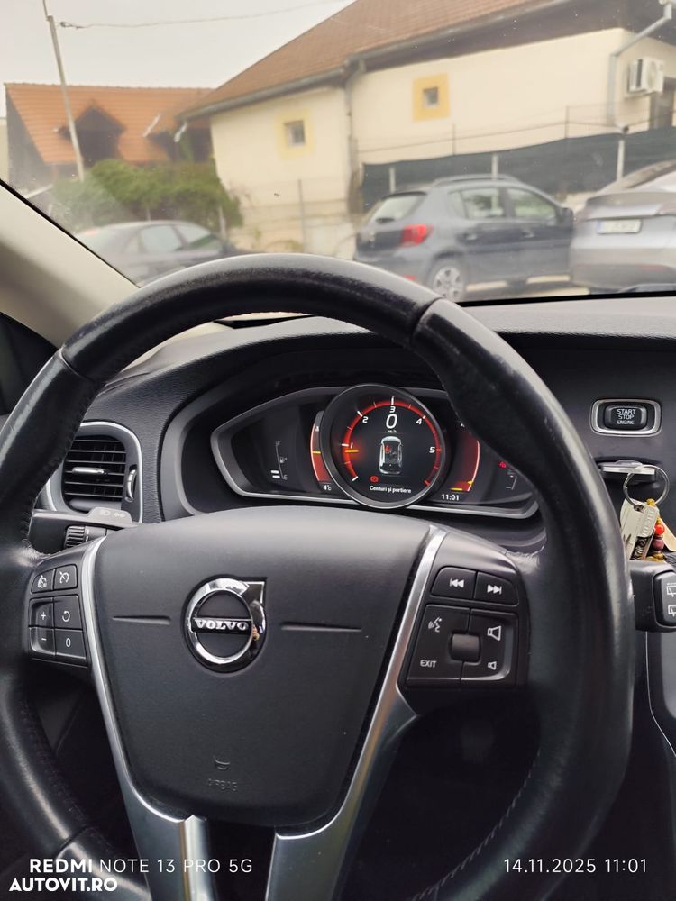 Volvo V40 D2 DRIVe Momentum - 2