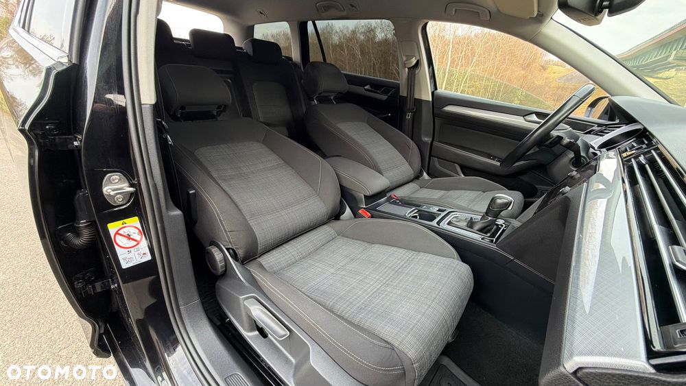 Volkswagen Passat 2.0 TDI SCR DSG - 17