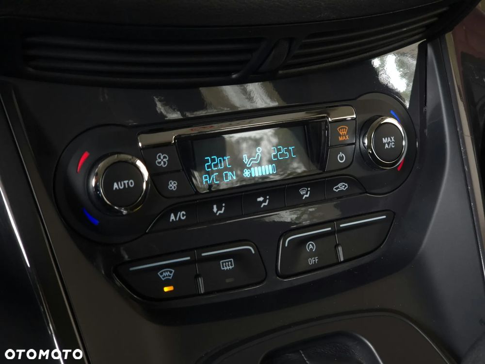 Ford Kuga 2.0 TDCi 4x4 Titanium - 24