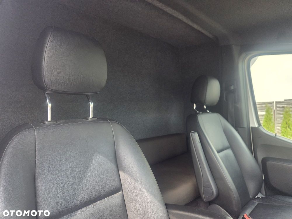 Mercedes-Benz SPRINTER - 32