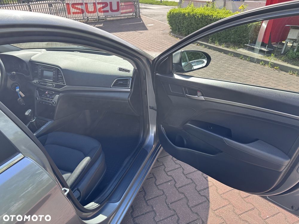 Hyundai Elantra 1.6 Comfort - 20