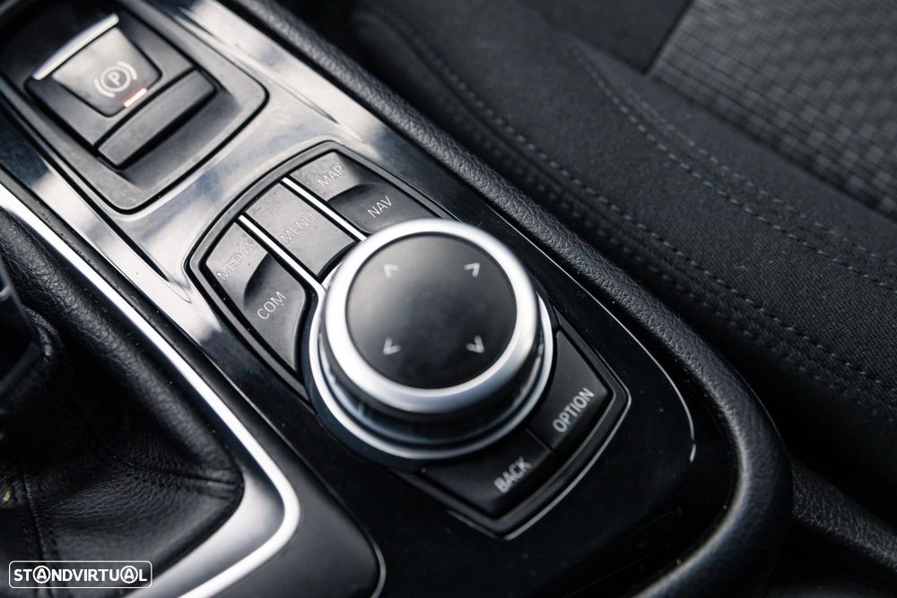 BMW 218 Active Tourer i Advantage Auto - 40