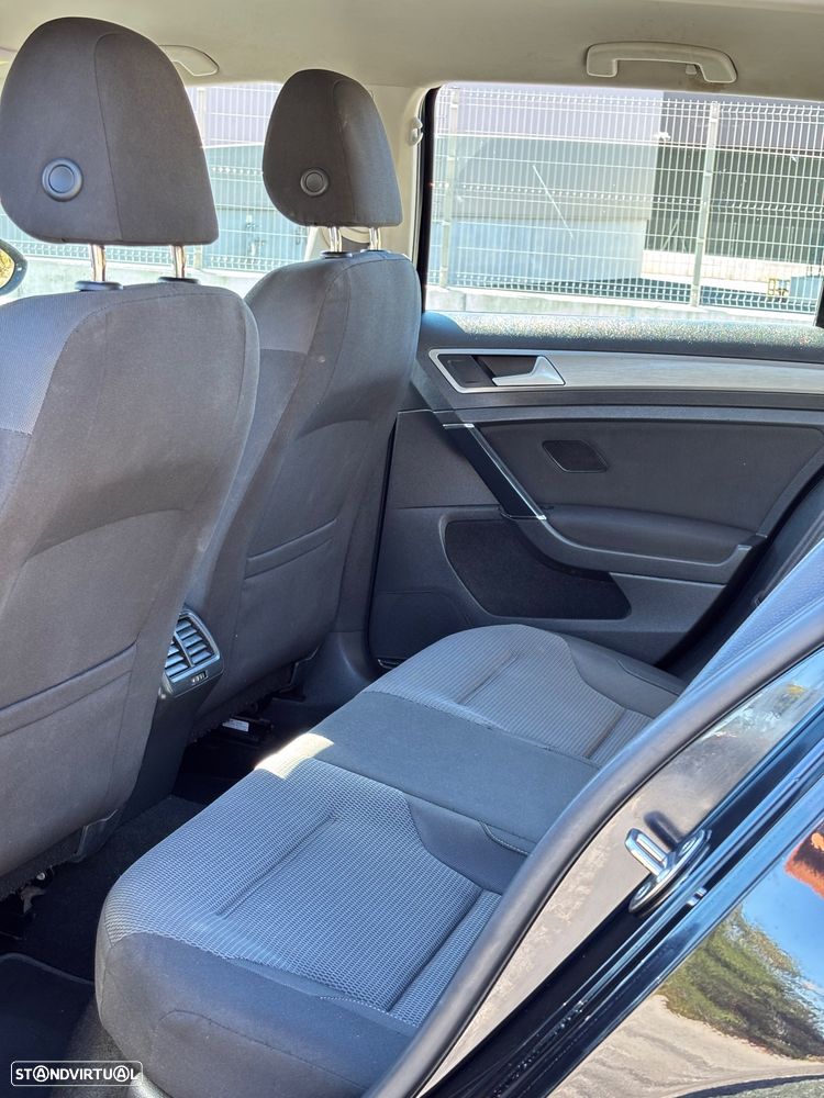 VW Golf Variant 1.6 TDi Confortline DSG - 14