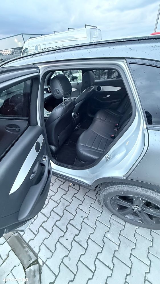 Mercedes-Benz GLC 300 4MATIC - 25